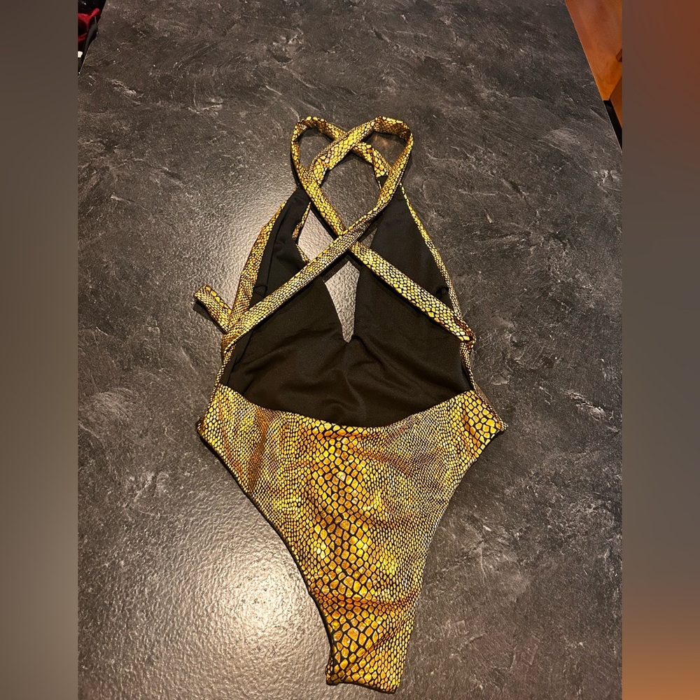 NWOT , One piece bikini , snake print pattern - Picture 4 of 5